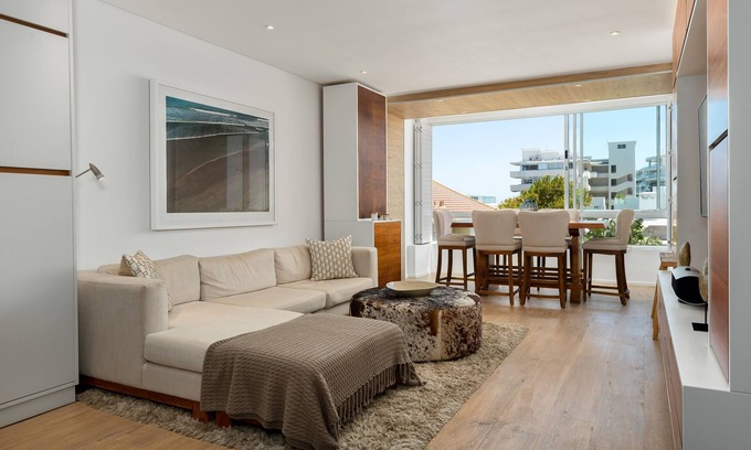 Bantry Bay Apartamento | Stunning Bantry Bay Haven - Beach on Your Doorstep