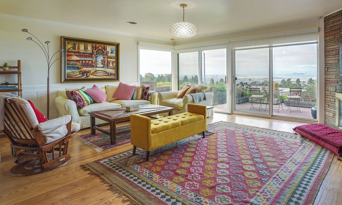 Kensington Casa | Stunning Bay-View Home in Kensington!