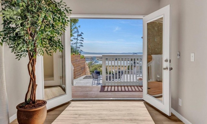 Vallejo Casa | Stunning Bay Views in Newly Renovated Home