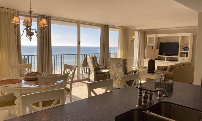 West Panama City Beach Condominio | 🌞Stunning Beachfront Views-Pet Friendly-Pool-Seachase E301🌞