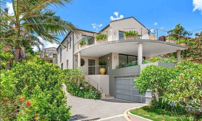 North Curl Curl Casa | Stunning beach house overlooking North Curl Curl beach