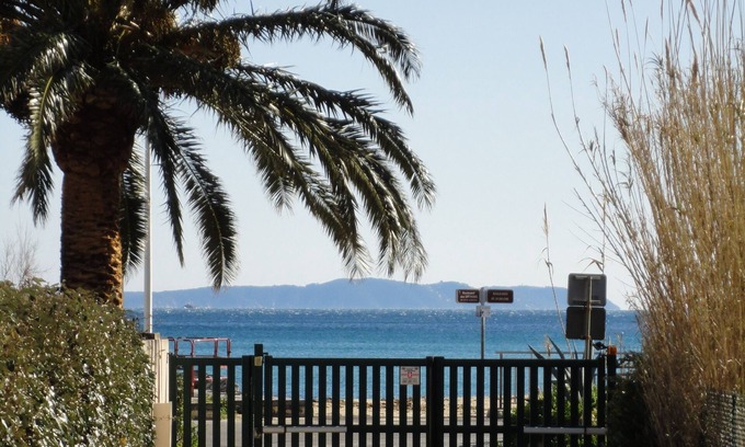 Le Lavandou Apartamento | Impresionante playa frente apartamento con vista al mar