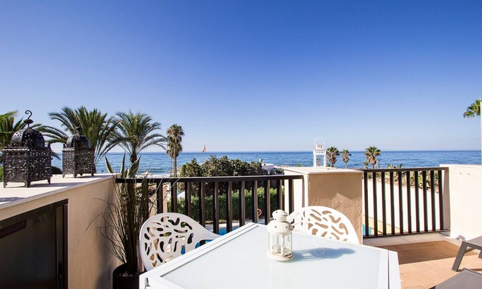Nikki Beach Apartamento | Precioso estudio en primera línea de mar en Marbella