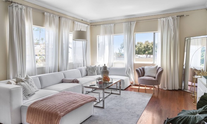 South Redondo Casa | Stunning Beach House with Optional Tesla & Electric Bikes for Rent.
