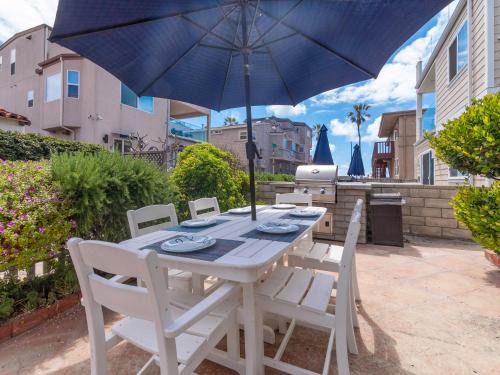 South Mission Beach Casa | Stunning beach home - steps2sand, AC, Large Patio and Fast Wifi!