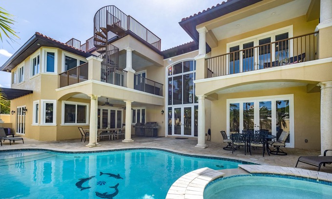 Birch Park Finger Streets Casa | Stunning Beach House-Steps to Beach. JULY 4th OPEN Walk restaurants, shops, park