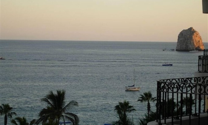 Los Cabos Condominio | Impresionante villa en la playa * 7 ° piso con vista al mar * Servicio de primera clase * WiFi gratis * Piscina