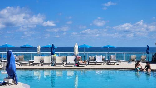 Sunny Isles Beach Apartamento | Stunning Beachfront condo in sunny Sunny Isles Beach with AC, fitness room, WiFi
