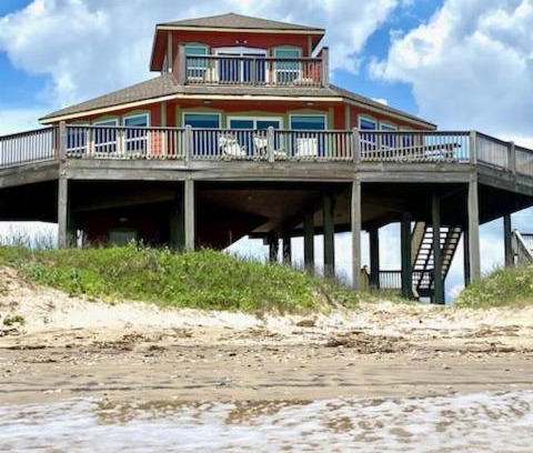 Gilchrist Casa | Stunning Beachfront 3 Bedroom Home, CoralMoonBeach