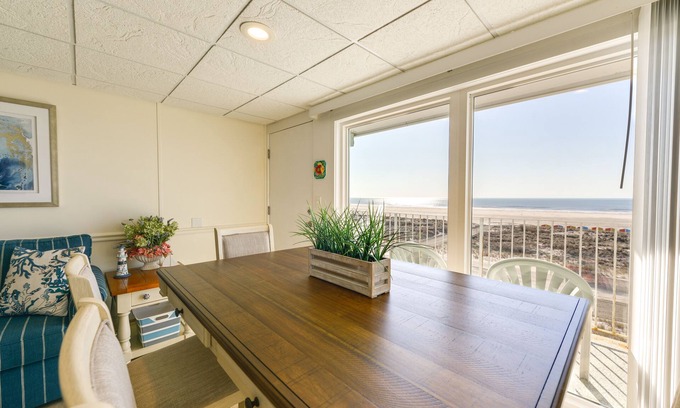 Wildwood Crest Condominio | Stunning Beachfront Condo w/ Panoramic Ocean View