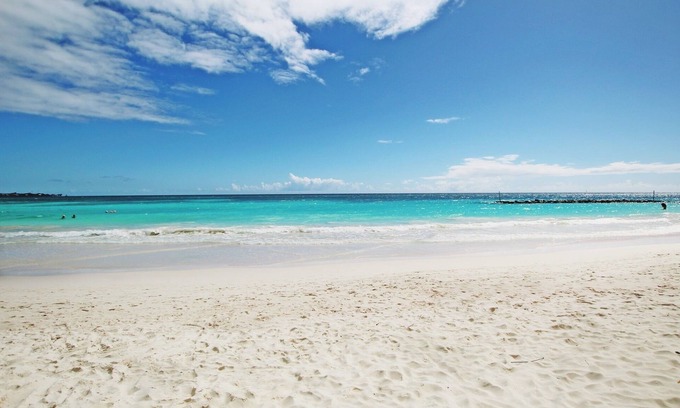 Maxwell Casa | Stunning Beachfront 2-Bed Condo with Pool - Ocean One 204 by BSL Rentals