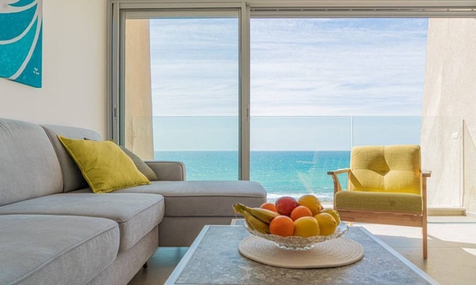 Nahariya Apartamento | Stunning Beachfront Apartment With Epic Sea Views