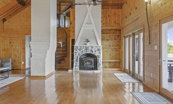 Bluemont Casa | Stunning Bluemont Manor with 9 Bedrooms 7 Baths