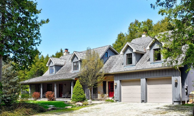 Clearview Casa | Stunning Buckingham Chalet - Minutes to Blue Mountain with Pool
