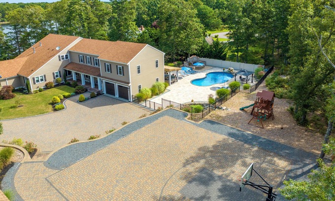 Northwest Harwich Casa | Stunning Cape Cod Waterfront Compound