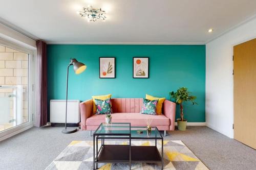 Century Wharf Apartamento | Stunning Cardiff City Apartment! Sleeps 8, Overlooking River