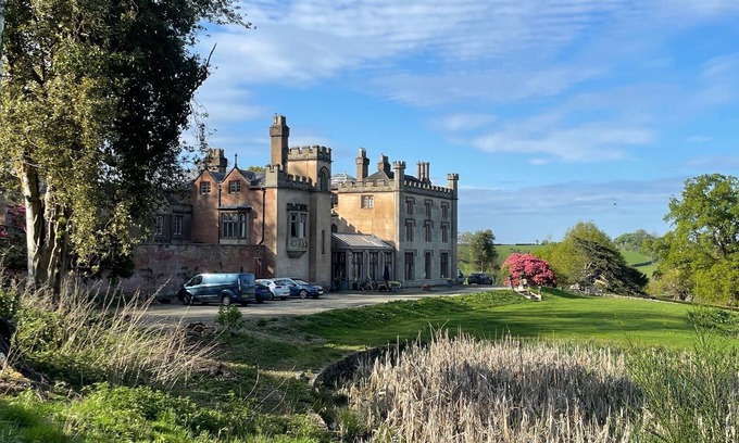 Kingswood Otro | Stunning Castle/Stately Home next to Powis Castle. Sleeps 15 in 7 bedrooms.