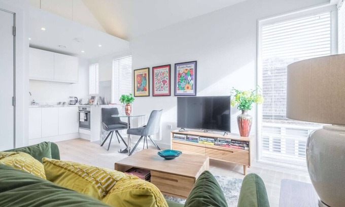 Cambridge City Centre Apartamento | Stunning Central Apt - Balcony + Parking!