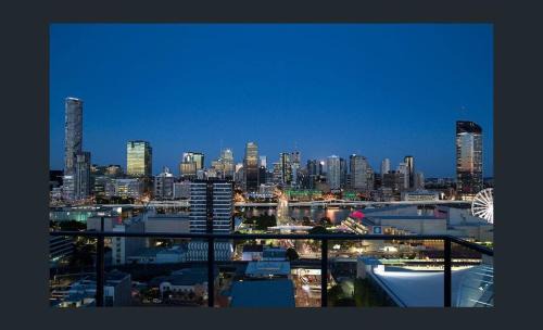 South Brisbane Apartamento | Stunning City & River Views Rooftop Pool Gym