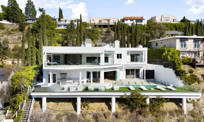 Nichols Canyon Casa | Stunning Contemporary 4-bedroom home overlooking Los Angeles & Sunset Strip
