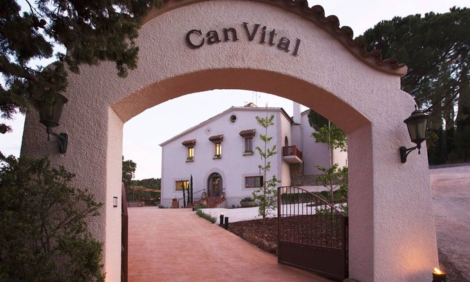 Mediona Casa | Impresionante casa de campo rodeada de viñedos frente a Montserrat.
