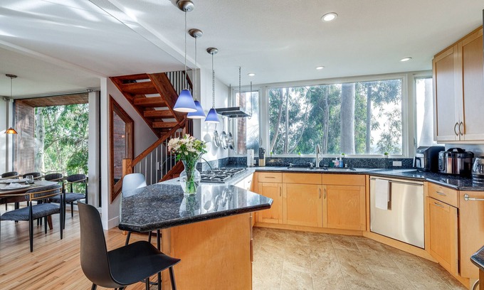 Del Mar Heights Casa | Stunning Del Mar Home w/ Deck: 1 Mi to Beach!