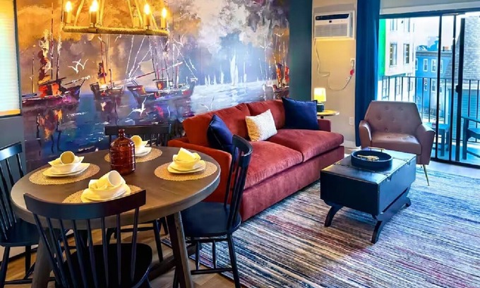 Beverly Apartamento | Stunning Design ~ Fireplace ~ Custom Desk ~ Balcony