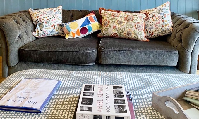 Hollow Meadows Cabaña | Stunning dog friendly cottage in the Peak Park.