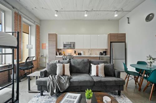 Downtown Dallas Apartamento | Stunning Downtown Apartment with Pool, Laundry, Parking