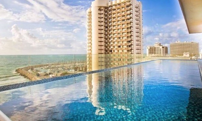 Tel Aviv Promenade Apartamento | Impresionante ático dúplex con piscina infinita en la azotea, estacionamiento, amplio espacio