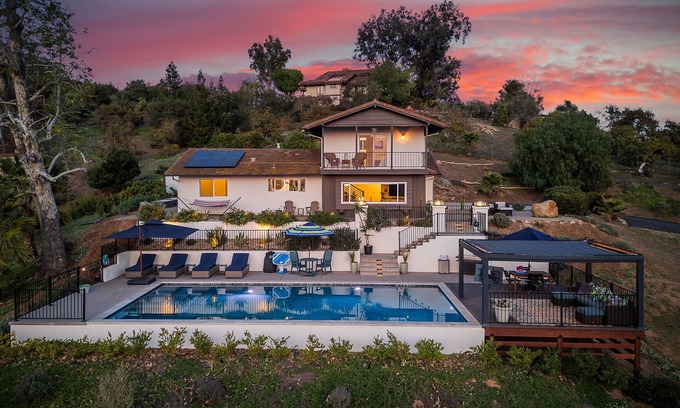 Fallbrook Casa | Stunning Fallbrook Retreat with Private Pool/Spa/Games Room/Fire Pit and More!