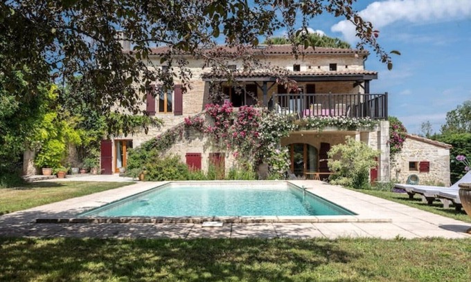 Mauroux Casa | Stunning family house in the Lot with private saltwater pool and garden.