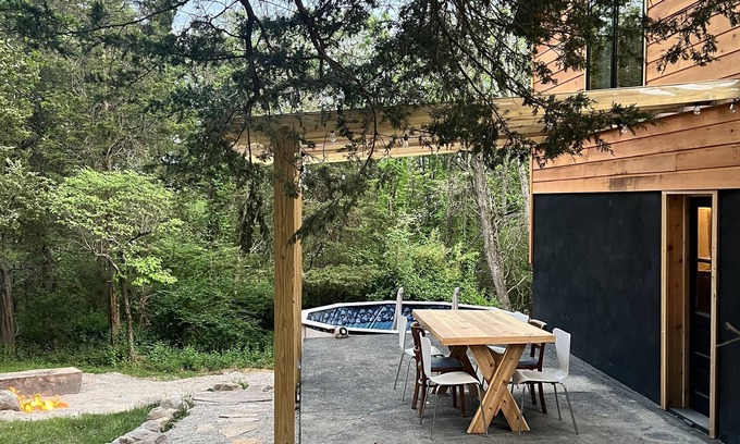 Columbia Cabaña | Stunning Forest Cottage with Views!