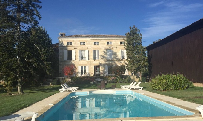 Couthures-sur-Garonne Casa | Stunning Chateau in the French Countryside & pool