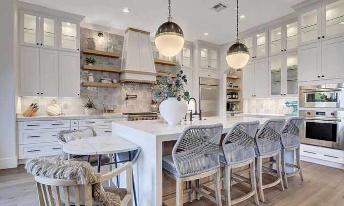 Las Vegas Casa | Stunning, Gated, Chef's Kitchen, Downstair's Master Suite