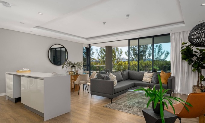 Green Point Apartamento | Stunning Green Point Apartment | Patio + Fast WiFi