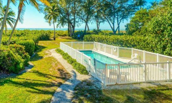 Chateaux Sur Mer Casa | Stunning Gulf Front Sanibel Home