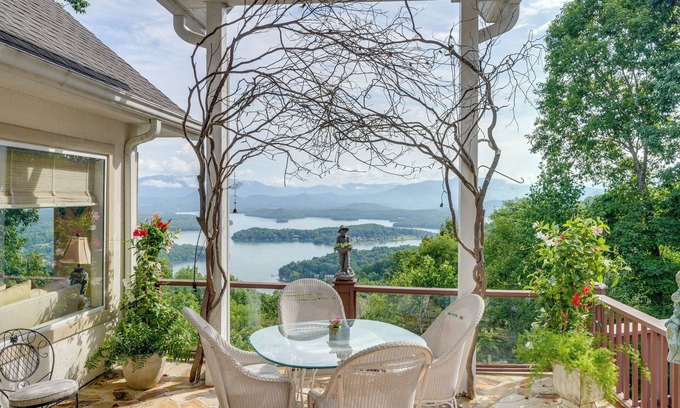 Hiawassee Casa | Stunning Hiawassee Hideaway w/ Impeccable Views!