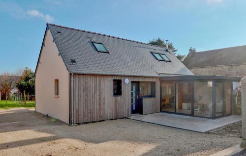 La Hague Casa | Stunning Home In Flottemanville-Hague