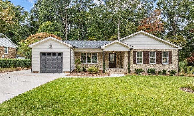 North Raleigh Casa | Stunning Home, conveniently located in Raleigh