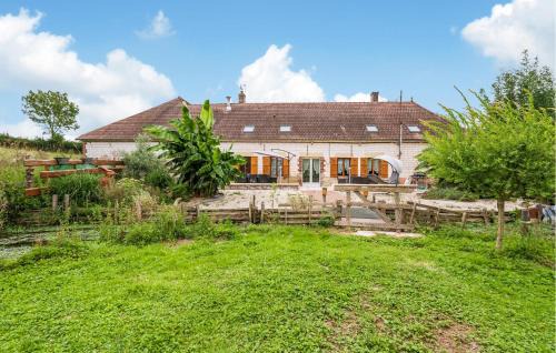 Montigny-les-Monts Casa | Stunning Home In Montigny-Les-Monts