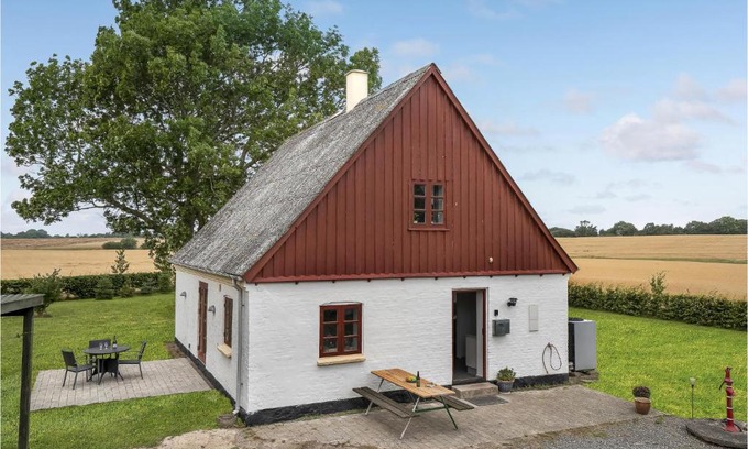 Bandholm Casa | Stunning Home In Bandholm With Kitchen