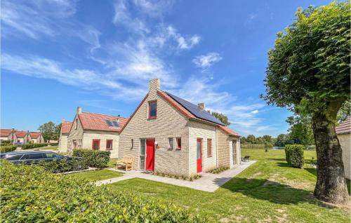 Ewijk Casa | Stunning Home In Ewijk With Kitchen