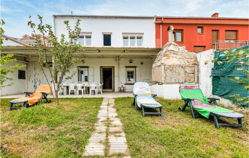 Sardinero Casa | Stunning Home In Fisterra With Kitchen