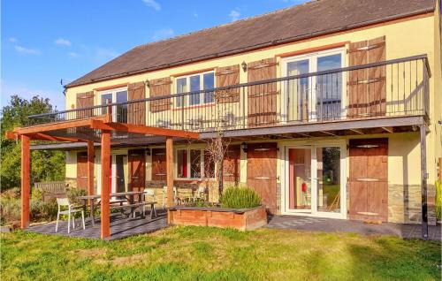 Saint-Pierre-sur-Orthe Casa | Stunning Home In Saint-Pierre-Sur-Orth
