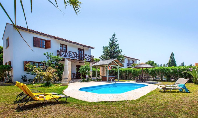 Pomos Casa | Impresionante casa en Pomos con WiFi