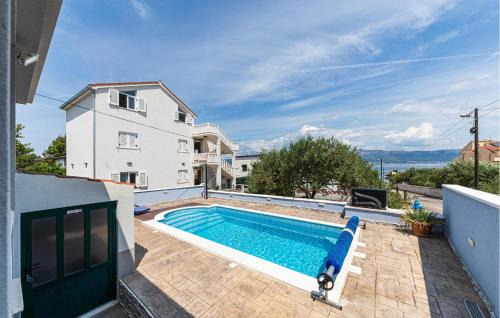 Slatine Casa | Stunning Home In Slatine With Kitchen