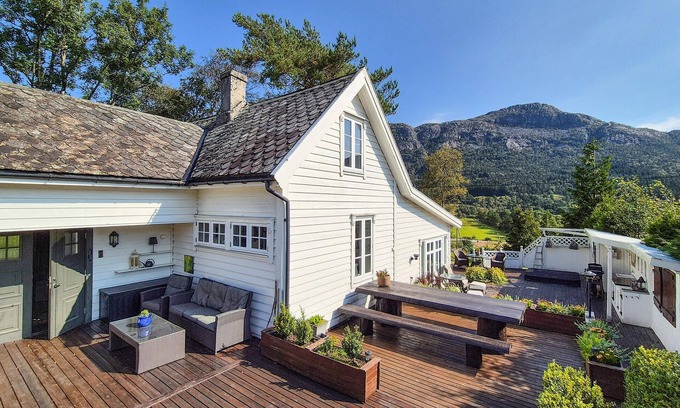 Vikebygd Casa | Stunning home in Vikebygd with house a mountain view