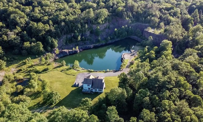 Cresco Casa | Stunning Home on14acres. Private Lake&beach, 4BR(private baths). Near Mt Pocono