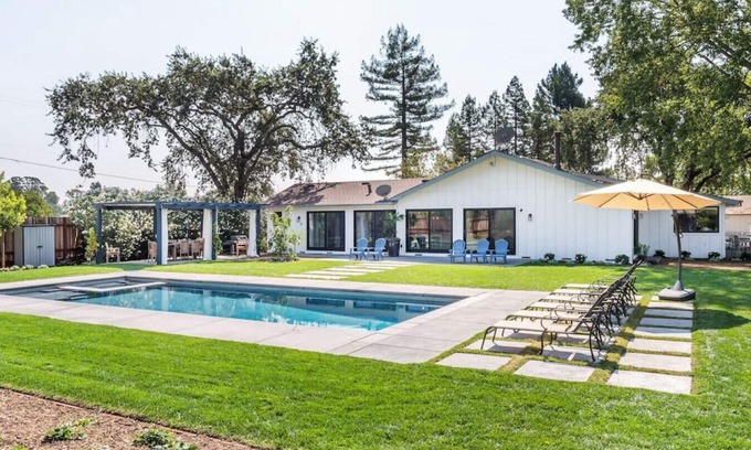 Sonoma Casa | Impresionante y lujoso hogar con piscina, spa y comodidades contemporáneas!